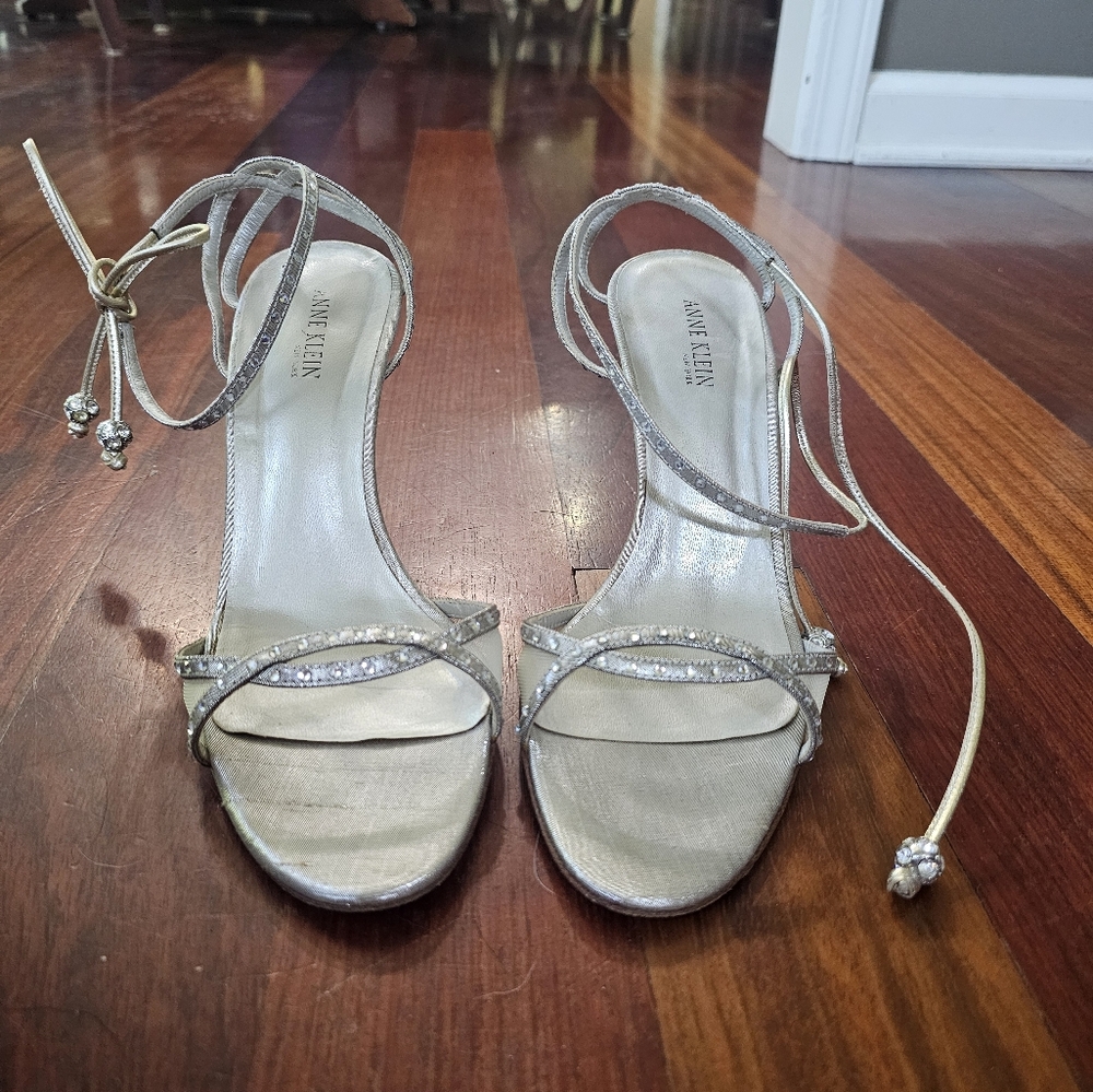 Anne Klein Silver Strappy Sandals Size 8